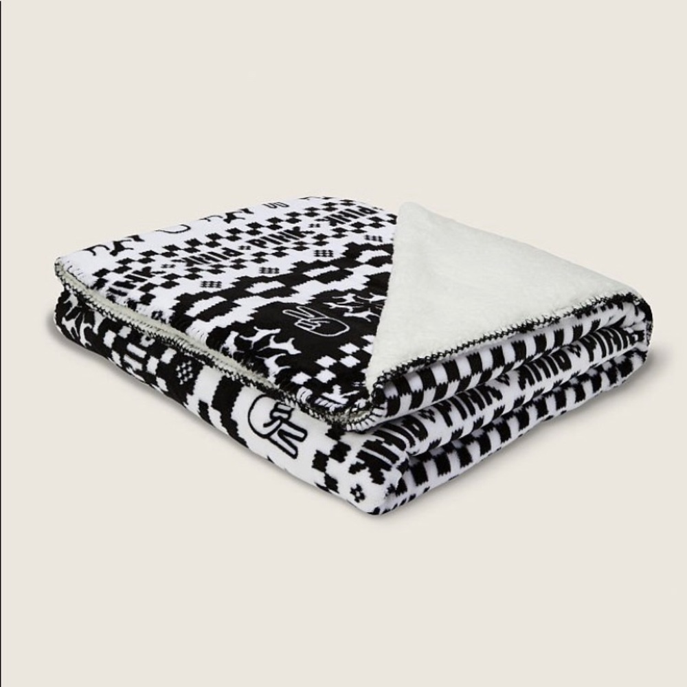 NWT Victoria’s Secret Sherpa Blanket